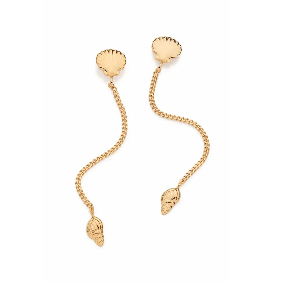 Aretes Largos Con Concha Enchapados En Oro 18K 4 Aretes largos con detalles de concha