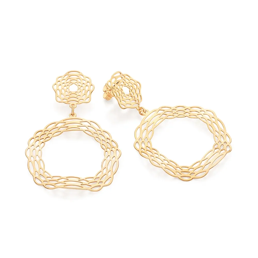 Aretes Maxi Ondulados Enchapado En Oro 18K 4 Aretes maxi ondulados con Enchapado en oro 18K para uso en eventos especiales y ocasiones formales