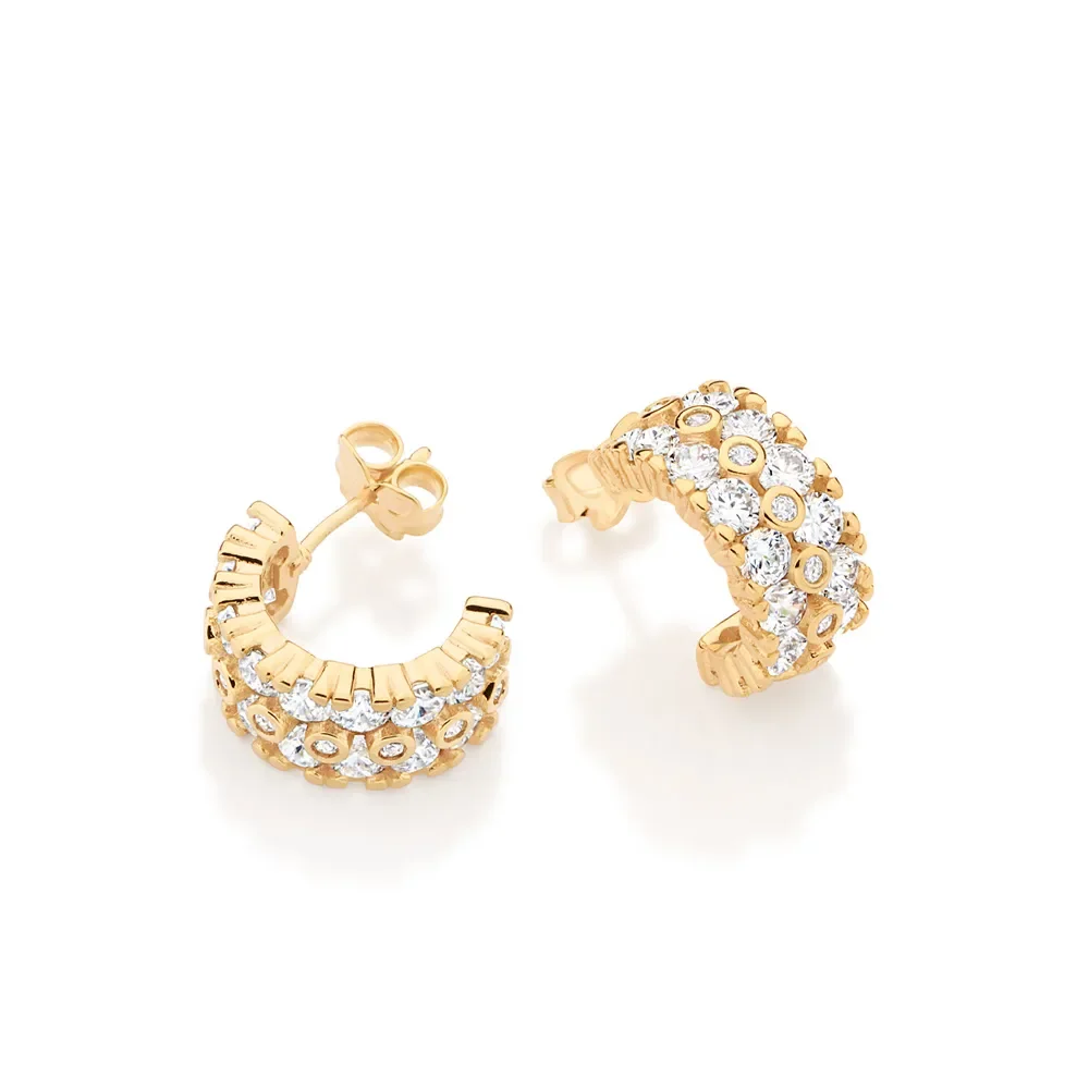 Argollas Medianas 16 Circonias Enchapadas En Oro 18K 4 Aretes de argolla mediana en oro 18K con circonias para eventos formales y uso diario