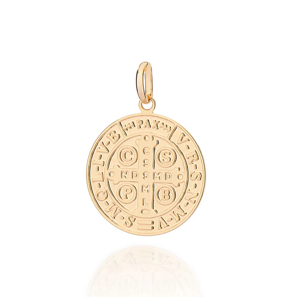 Dije de medalla de san benito con cruz y oración al reverso enchapadas en oro de 18k 3 Dije de medalla de san benito con cruz y oración al reverso enchapadas en oro de 18k