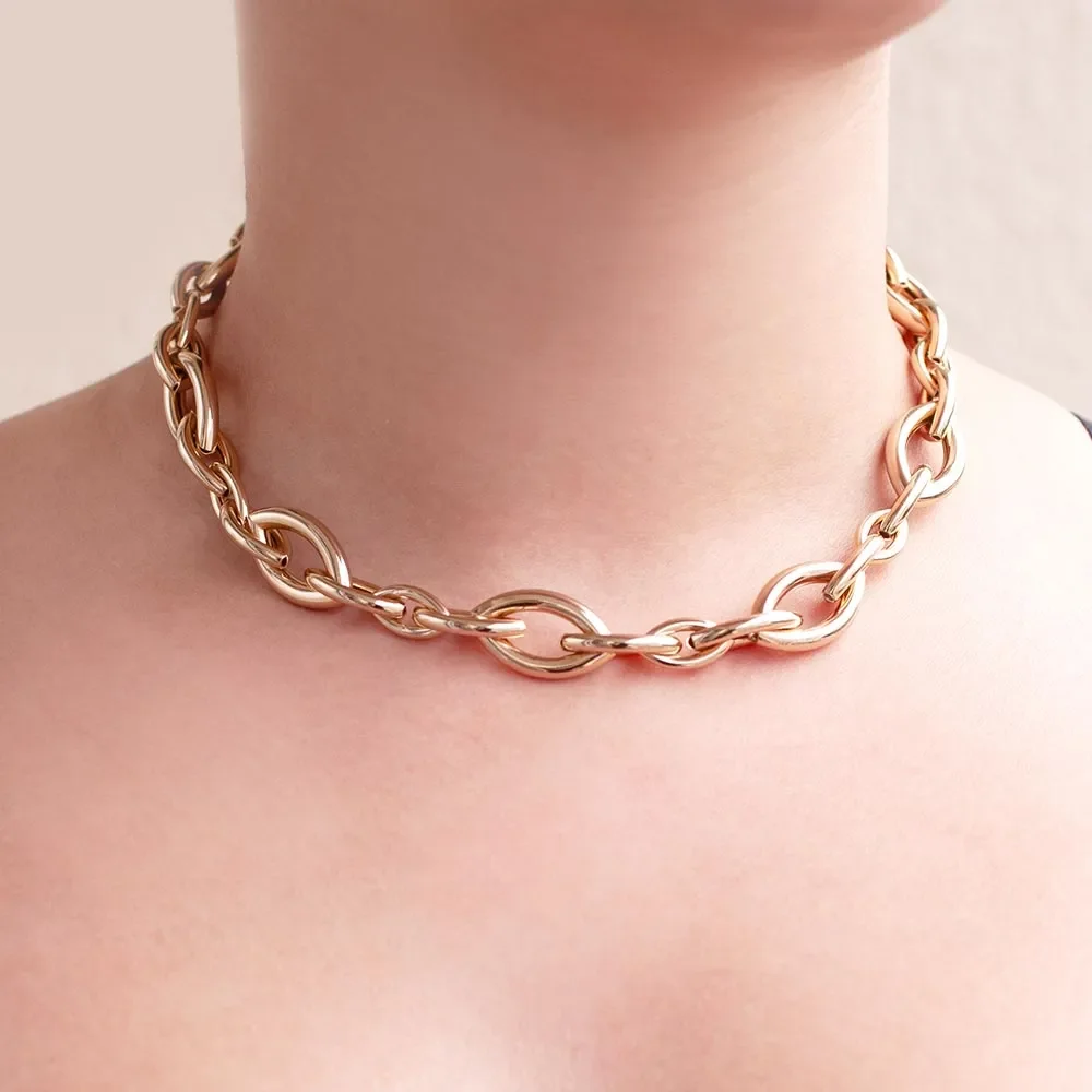 Gargantilla Forma Navette Enchapado En Oro 18K 4 Gargantilla panameña con Enchapado en oro 18K para looks formales y casuales