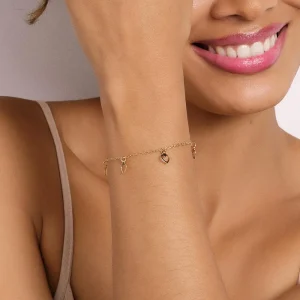 Alternative view of Pulsera de corazones enchapada en oro de 18k