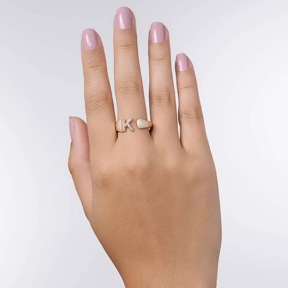 Sortija Inicial Circonia Letra K Enchapada En Oro 18K 4 Sortija con inicial K bañada en oro 18K y circonias para eventos formales y uso diario