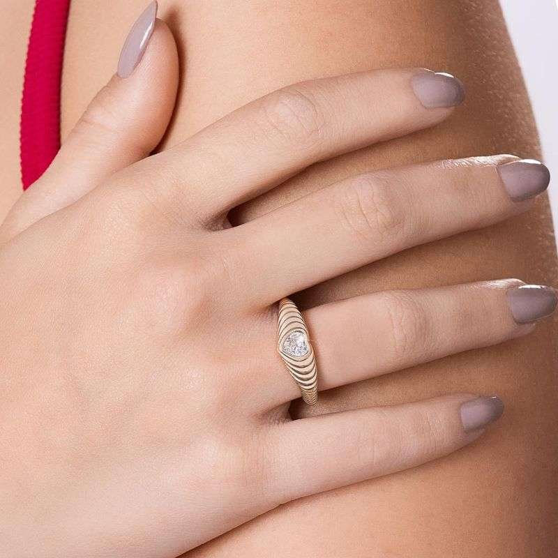 Anillo de corazón fina con capa de relieve enchapadas en oro de 18k 3 Anillo de corazón fina con capa de relieve enchapadas en oro de 18k