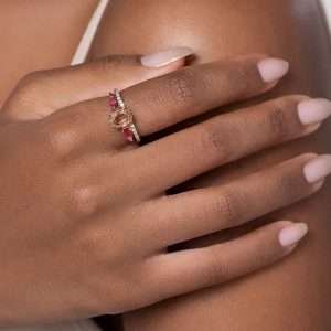 Alternative view of Anillo doble con circonias coloridas Enchapado en oro de 18k