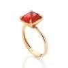 Anillo solitario con cristal rojo cuadrado Enchapado en oro de 18k - Imagen 3
