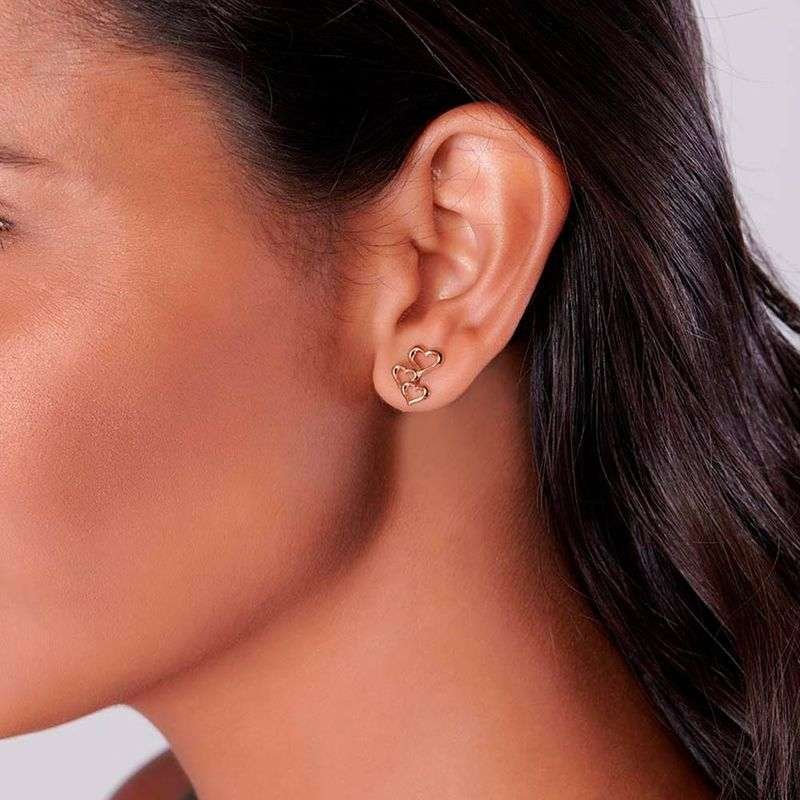 Aretes de 3 corazones enchapadas en oro de 18k 4 Aretes de 3 corazones enchapadas en oro de 18k - Imagen 2