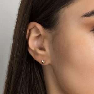 Alternative view of Aretes de corazon ovalado enchapadas en oro 18k
