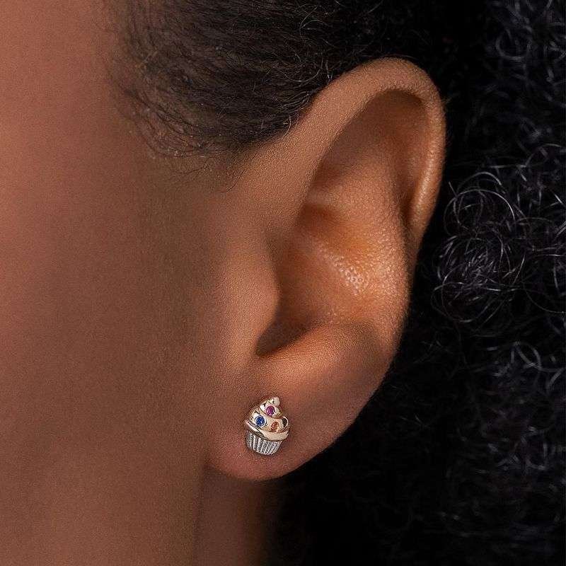 Aretes de cupcake con circonias de colores enchapados en oro de 18k 5 Aretes de cupcake con circonias de colores enchapados en oro de 18k - Imagen 3