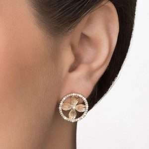 Aretes de flor con circonias enchapados en oro de 18k