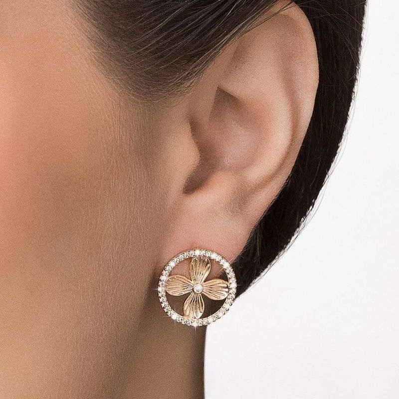 Aretes de flor con circonias enchapados en oro de 18k 3 Aretes de flor con circonias enchapados en oro de 18k