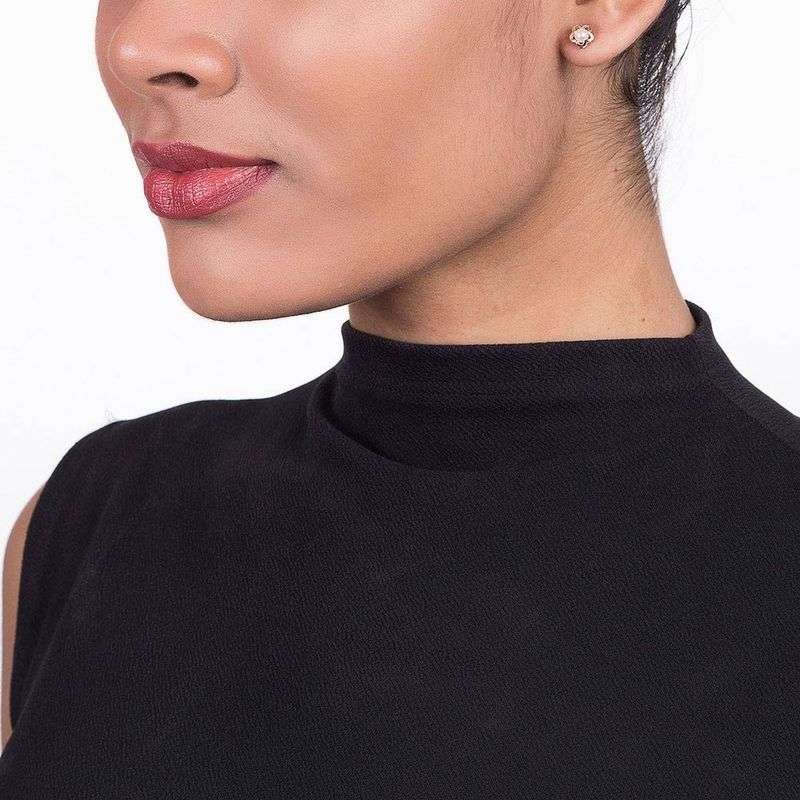 Aretes de flor y perlas enchapadas en oro de 18k 4 Aretes de flor y perlas enchapadas en oro de 18k - Imagen 2