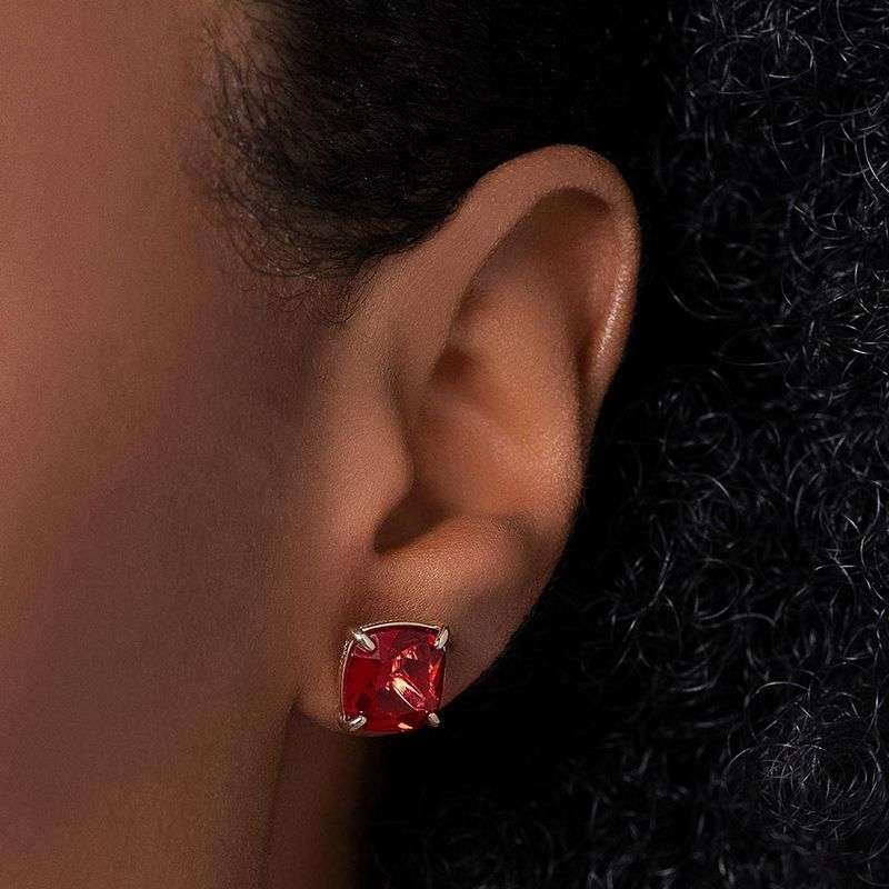 Aretes Solitario con Circonia Rojaenchapados en oro de 18k 4 Aretes Solitario con Circonia Rojaenchapados en oro de 18k - Imagen 2