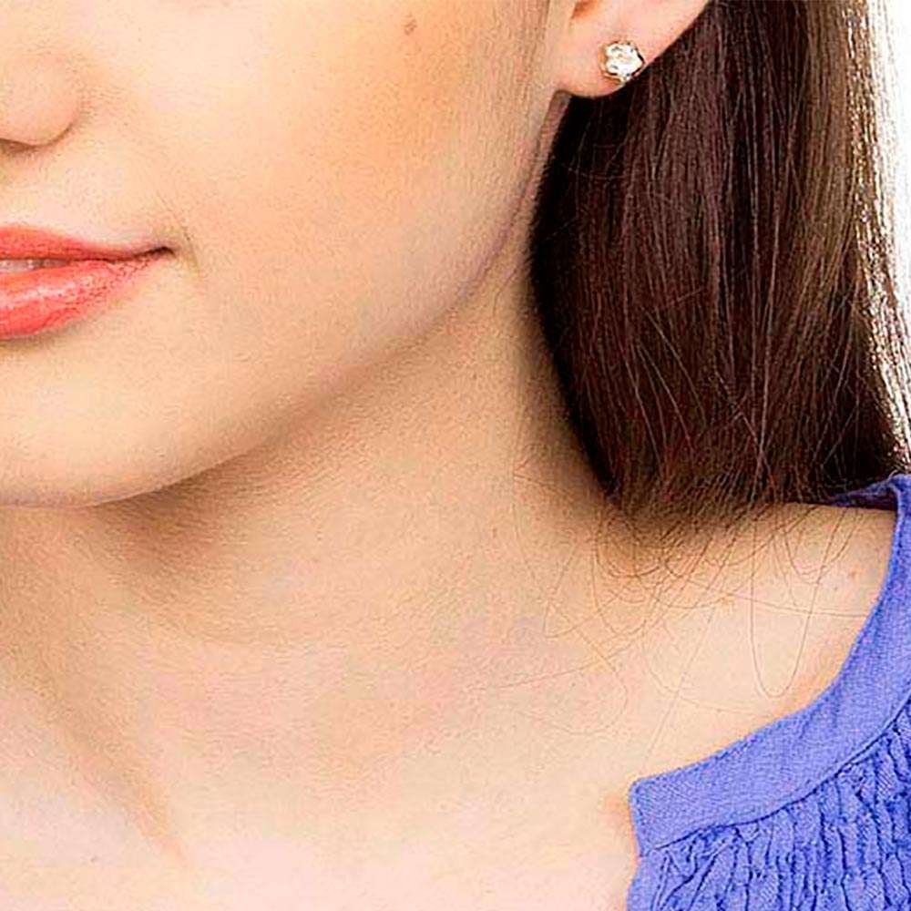 Aretes de flor con circionia en el centro enchapadas en Oro de 18k 5 Aretes de flor con circionia en el centro enchapadas en Oro de 18k - Imagen 3