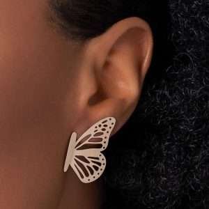 Alternative view of Aretes maxis de alas de mariposa enchapados en oro de 18k