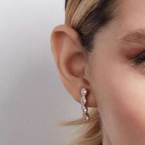 Alternative view of Aretes morning drops en blanco con circonias enchapadas en oro de 18k