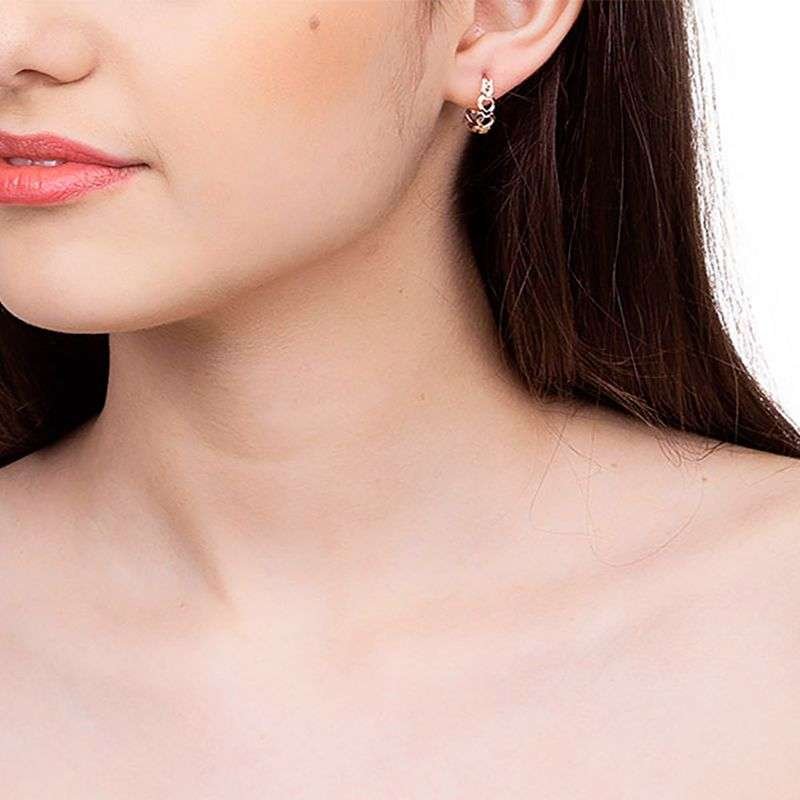 Argollas de corazón pequeñas para niñas enchapadas en oro de 18k 4 Argollas de corazón pequeñas para niñas enchapadas en oro de 18k - Imagen 2