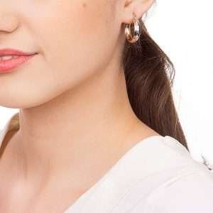 Alternative view of Argollas mediana con platino enchapadas en oro de 18k