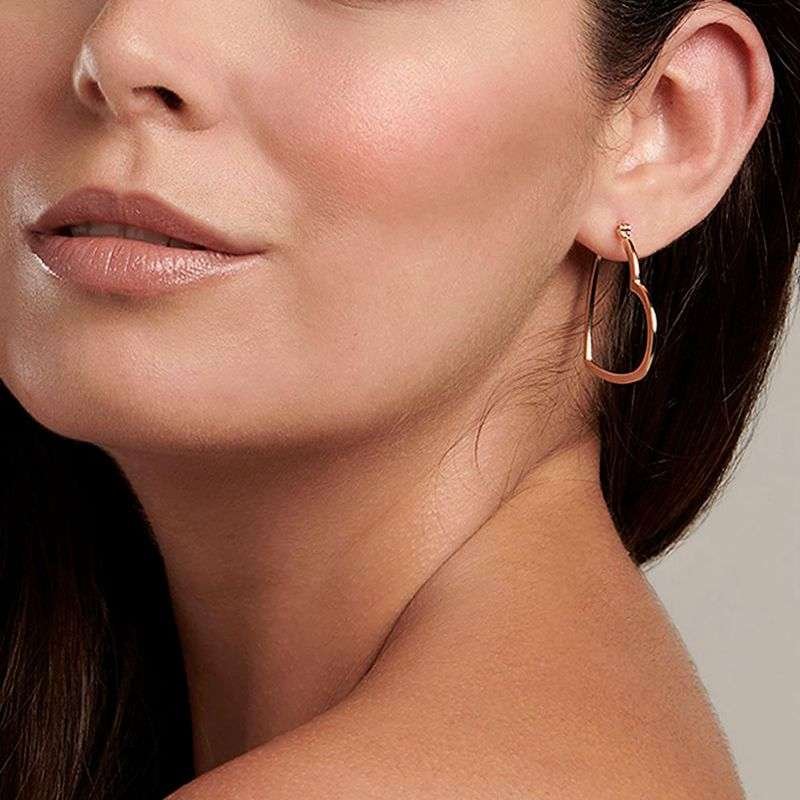 Argollas medianas de corazon enchapadas en oro de 18k 4 Argollas medianas de corazon enchapadas en oro de 18k - Imagen 2