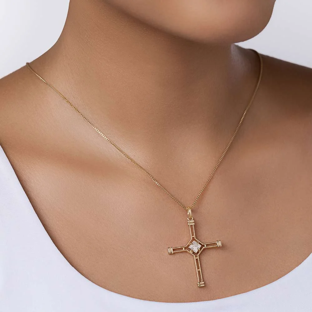 Dije de cruz con circonia enchapado en oro 18K 5 Dije de cruz con circonia enchapado en oro 18K - Imagen 3