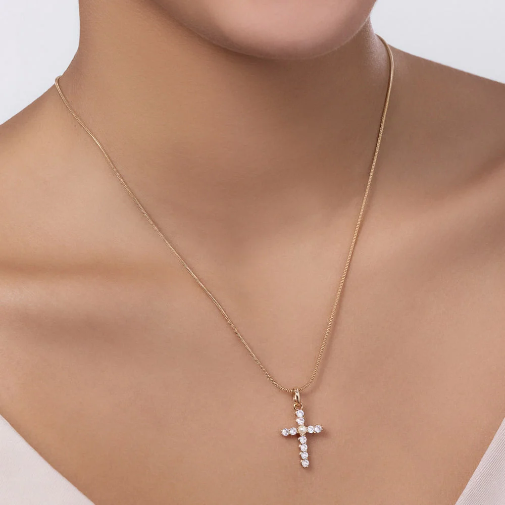 Dije de cruz con circonias y una perla enchapado en oro 18K 5 Dije de cruz con circonias y una perla enchapado en oro 18K - Imagen 3