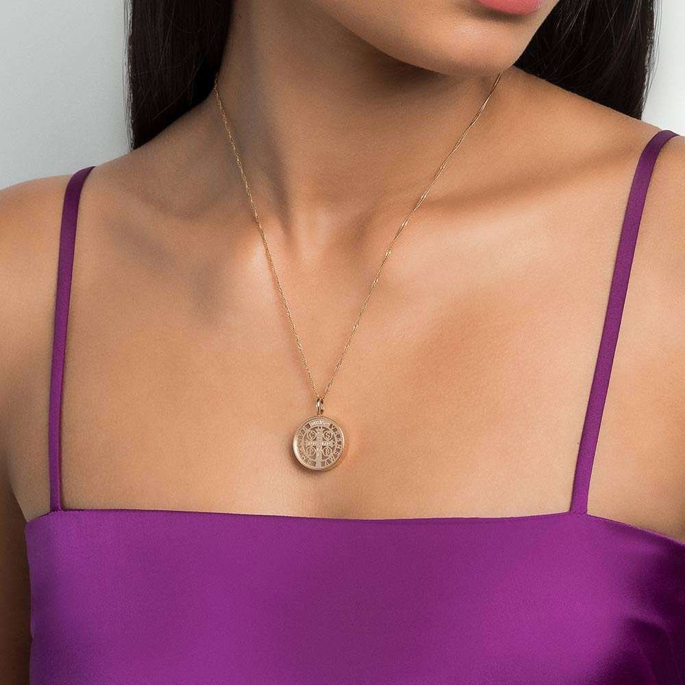 Dije de cruz de san benito enchapado en oro de 18k 6 Dije de cruz de san benito enchapado en oro de 18k - Imagen 4