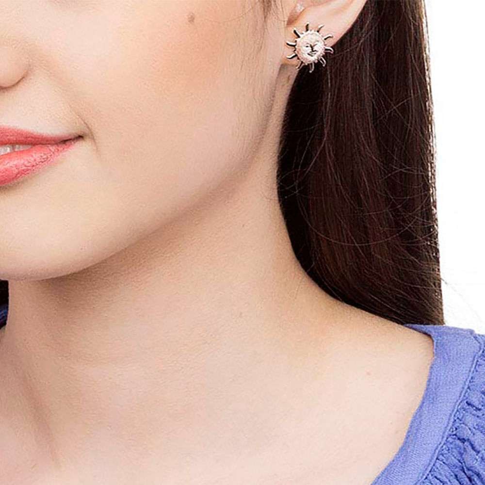 Aretes de sol en el centro granitos y rayos lisos enchapados en oro de 18k 5 Aretes de sol en el centro granitos y rayos lisos enchapados en oro de 18k - Imagen 3