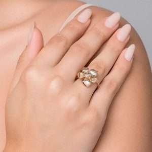 Alternative view of Sortijas de flor de lirio amarillo enchapadas en oro de 18k