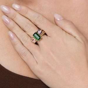 Alternative view of Anillo multiformas con colores de circonias enchapadas en oro de 18k