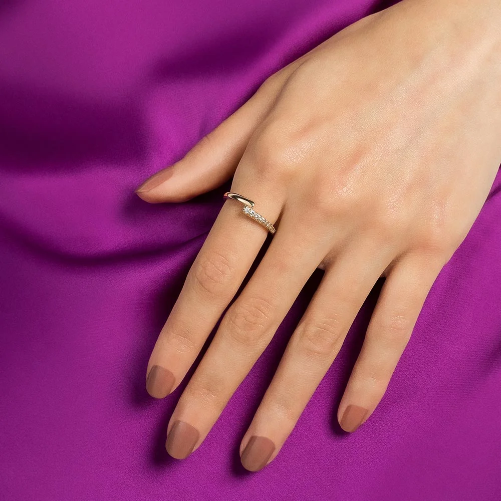 Anillo Abierto con Circonias Enchapado en Oro de 18k - Imagen 3