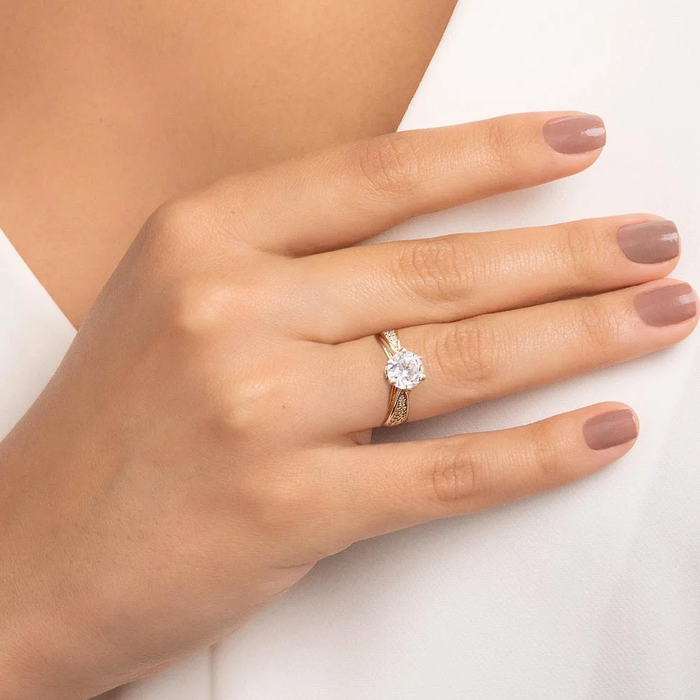 Anillo solitario con Circonias Enchapadas en Oro de 18k 5 Anillo solitario con Circonias Enchapadas en Oro de 18k - Imagen 3